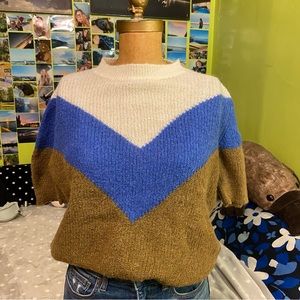 Short sleeve sweater